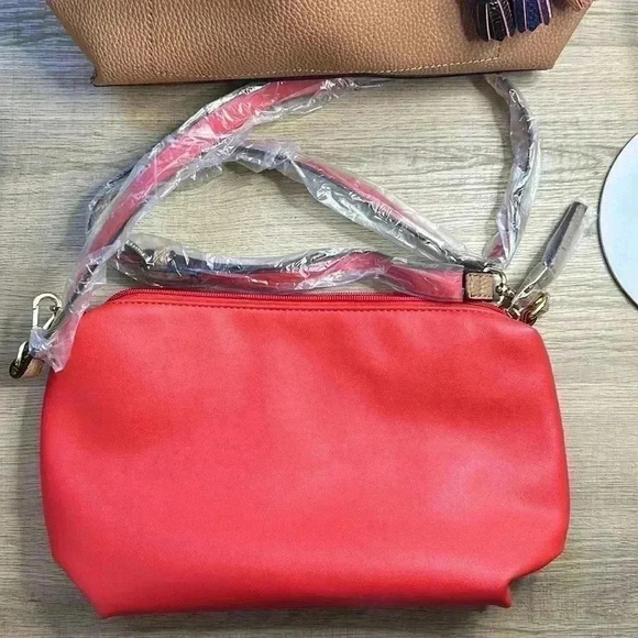 Carpisa Medium Sur Tote set NWT - Picture 6 of 9